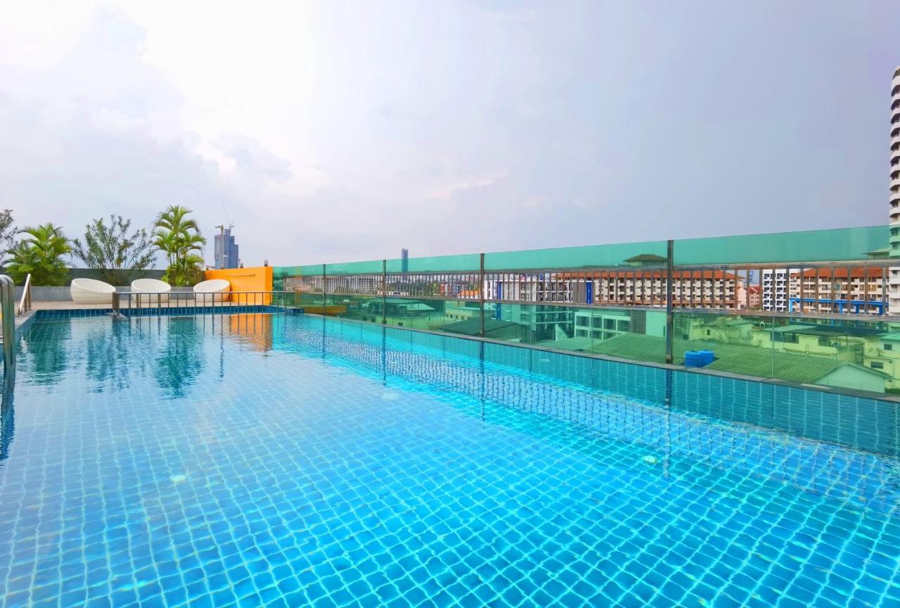 Nova Express Pattaya Hotel Bagian luar foto