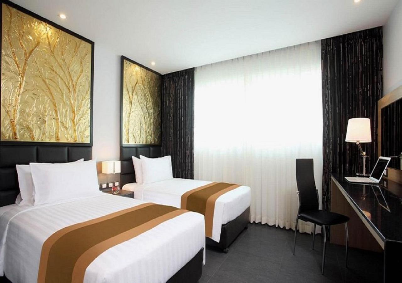 Nova Express Pattaya Hotel Bagian luar foto