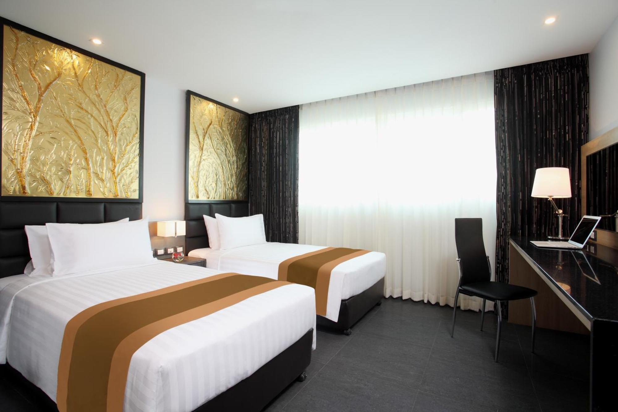 Nova Express Pattaya Hotel Bagian luar foto
