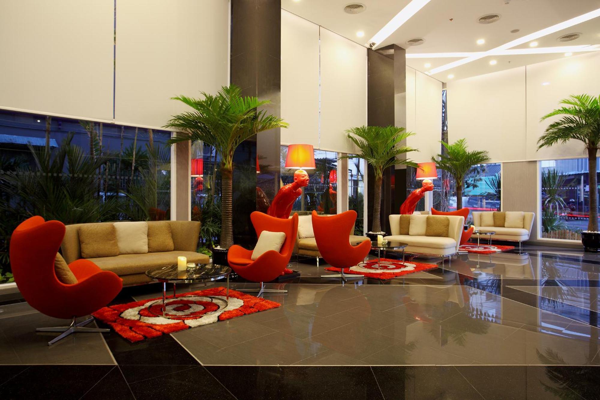 Nova Express Pattaya Hotel Bagian luar foto