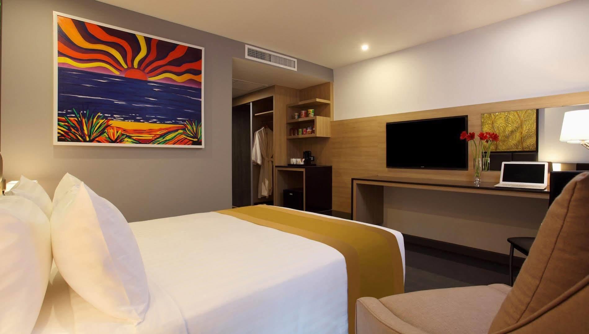 Nova Express Pattaya Hotel Bagian luar foto